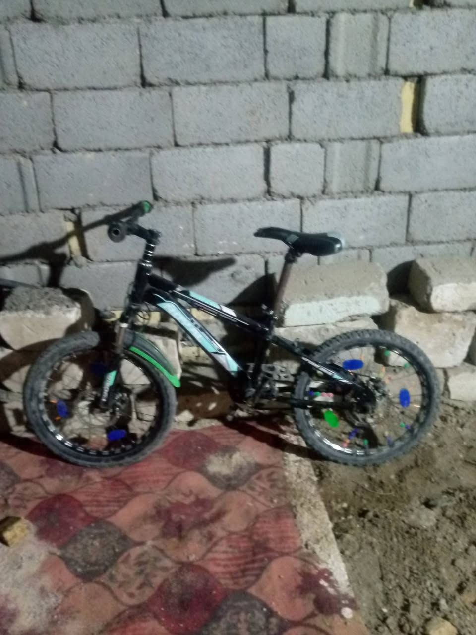 بايسكل للبيع 
جبلي 
حجم20
السعر 45بي مجال (يرهم مراوس حسب لاقناع) 
العنوان الناصريه الشوفه يم صيطره المتروكه


**إذا كنت صاحب هذا الإعلان وتريد حذفه لأي سبب، رجاءا أرسل رسالة إلى الدعم الفني**