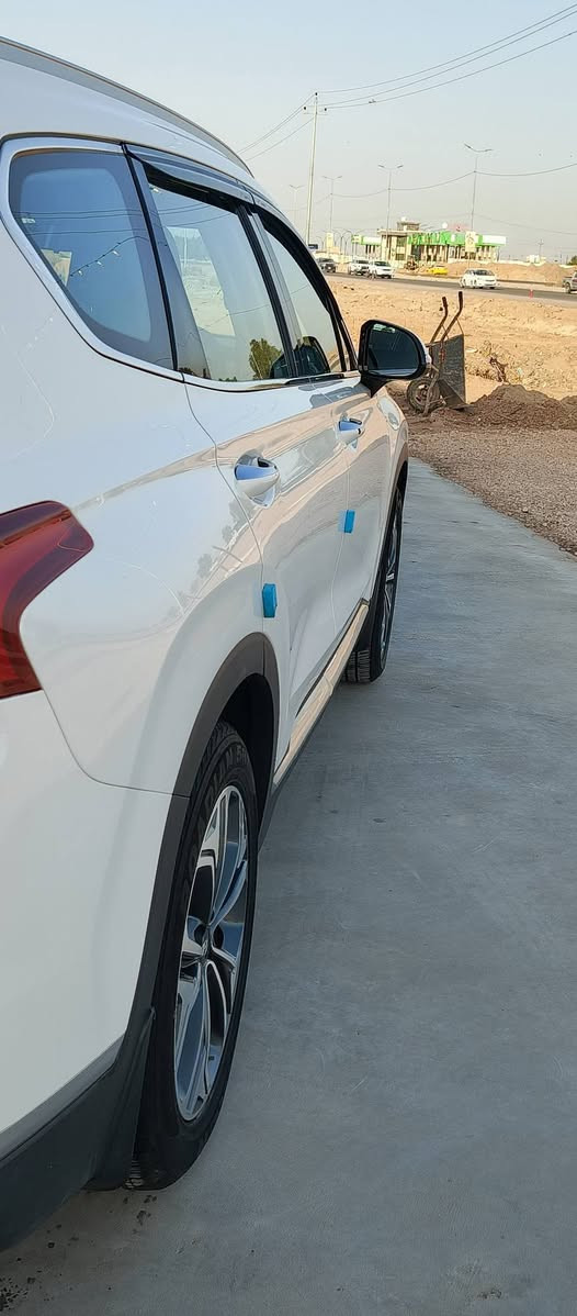 سلام عليكم 
سنتافي خليجي رقم شمالي أربيل 
موديل 19 شكل 20 مكفولة 
ماشية 85 على وضع الشركة
تبريد الهواء 3قطع 
محرك 6سلندر
كراسي كهرباء
مري شفط
وبيهة هواي مواصفات 
الهاتف ***********
غير متواجد على الفيس 
السعر 245 ورقة
