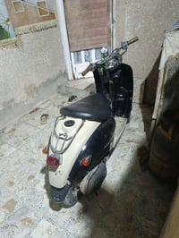 كلاسك نضيفه مال جني  هندر وسلف نكره وحده  السعر ٣٠٠ وبي مجال قليل 0770...