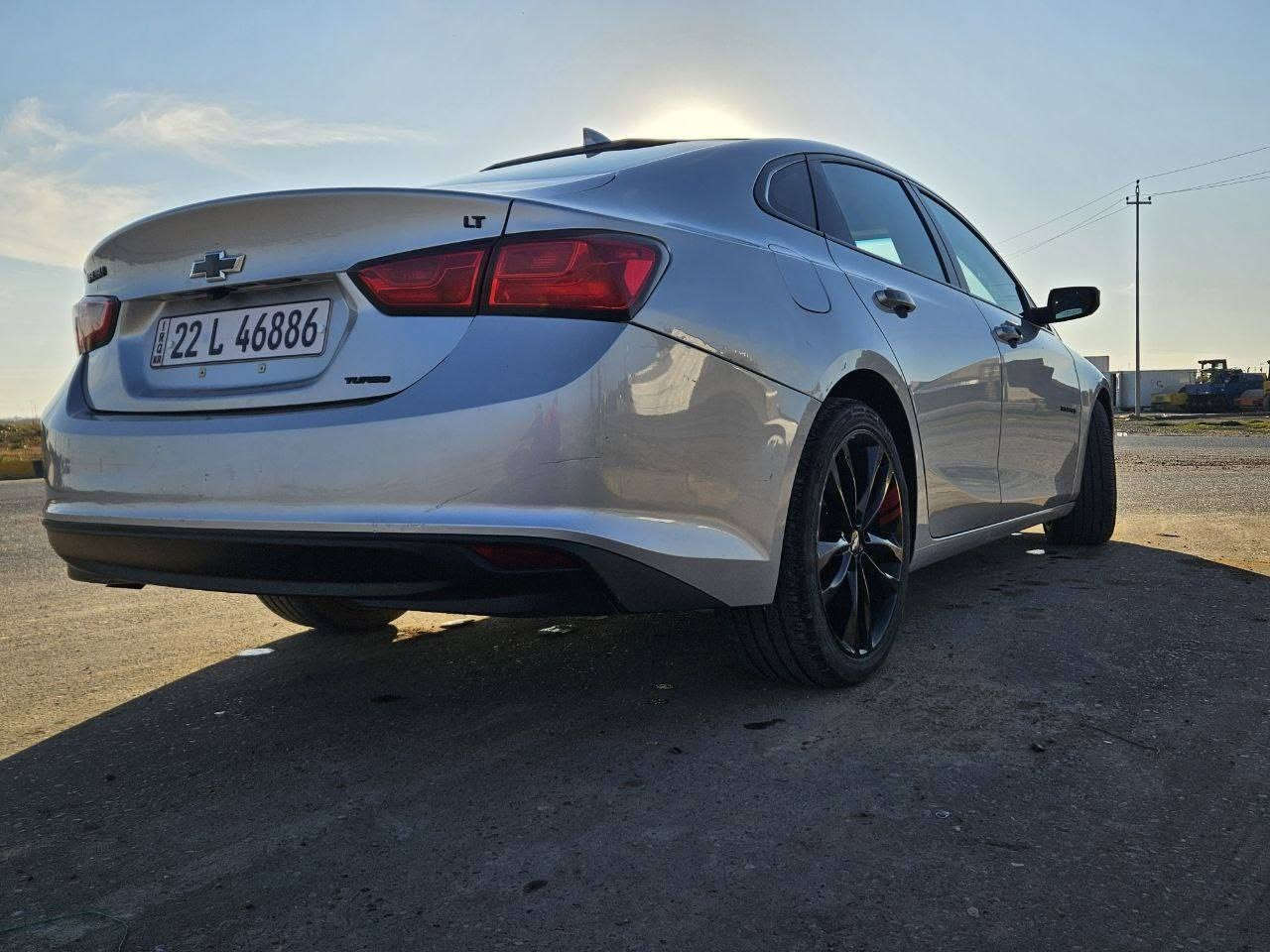 Malibu 2018 LT Redline
كير AT 
داخل جلد اسود + المقاعد الاماميه ثنينها كهرباء 
تدفئة كراسي 
شاشه كبيرة كار بلي واندرويد اوتو 
شاشه اعطال ملونه + عداد ١٦٠
تبريد قطعتين + منافذ شحن سريع وكهرباء
نظام صوت بلادي ٩ سماعات من Beats Studio 
ويل ١٩ اسود بلادي  
مري سود + اشاير بالمري 
٤ بصمات والصندوك قاصة + تشغيل عن بعد
السياره ماشيه ١٤٠ الف كيلومتر 
رقم اربيل مميز دولي شرط التحويل
حادثها جاملغ وبنيد جهة السكن بدون دواخل
وبيها بارد يم قبغ البانزين قليل كلش موضح بالصور 

السعر 100$
***********

