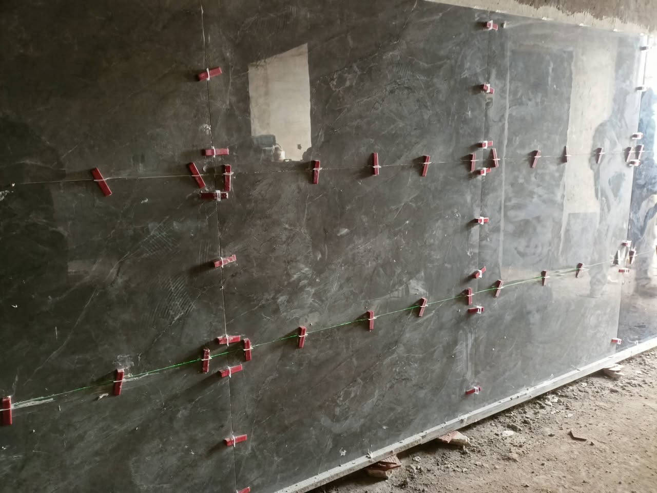 السلام عليكم كادر اخطصاص سراميك بورسلين كاشي كوبنات مرمر واجهات وجميع الديكورات  تسليم مهندس ***********واتساب.  ***********
