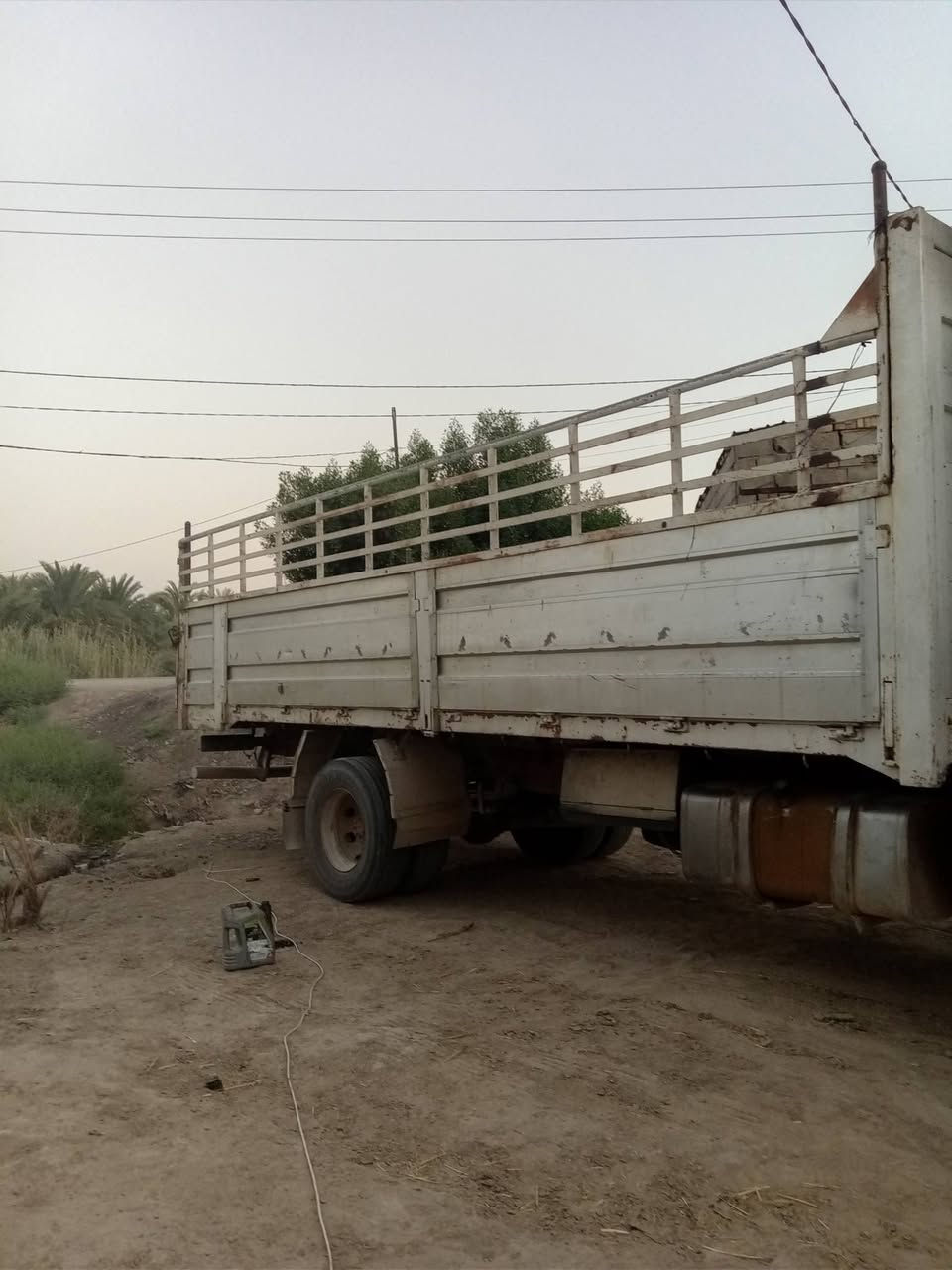 بدي للبيع الطول 6متر وربع والعرض 2 متر ونص الصفاحيات 80 والمحجر 60 العنوان السماوه *********** موبايل
