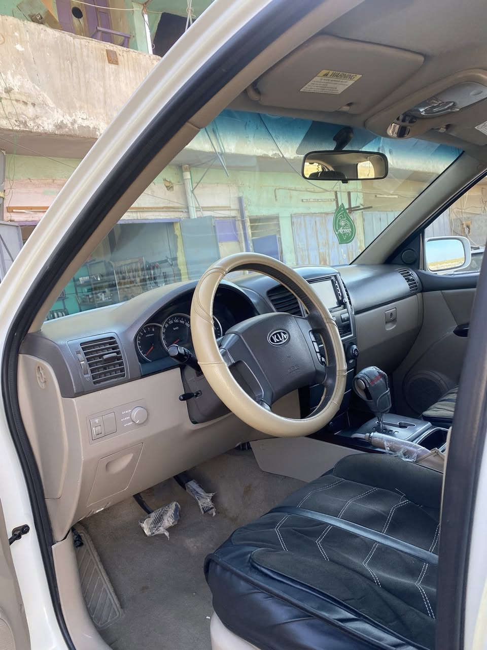 سلام عليكم سورتو 2009 فول موصفات سيارة مكفوله رقم مميز  بسمي كاملة بانزين غاز محرك كير خير من الله تبريد ثلج كله جديد سيارة للبيع مكاني بغداد عارضهه ب110 او بيهه مجال ***********
