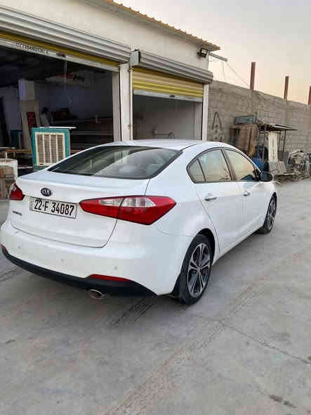 السلام عليكم
سيارة سيراتو خليجي
موديل 2014 لون ابيض
محرك 1600
تشغيل عن بعد
ماشيه 160 الف
كير مكينة تبريد مكفولات
مواصفات تحكمات سيترين اشاير بالمري لد زنون 
5 ويل كب رياضي حجم 17 
السيارة بدون حادث ولاضربة فقط تكحيلات بسيطة ورصعات باماكن بسيطة 
مكاني بغداد الدورة
السعر ١١٨
رقم الهاتف ***********
