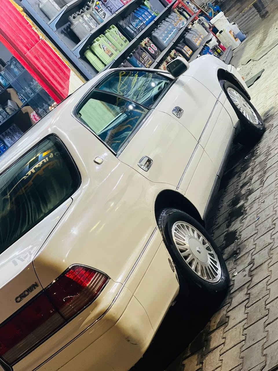 � للبيع – رأس الثور
السيارة نظيفة ومرتبة، وكير ومحرك خير من الله
📱 بيها شاشة
🎥 بيها گصة بالقمّارة
📄 السيارة باسمي
🔁 مداور ثاني
🟡 رقم كركوك
💰 السعر: 88 وبيه مجال 

📞 الاتصال أو واتساب: ***********
