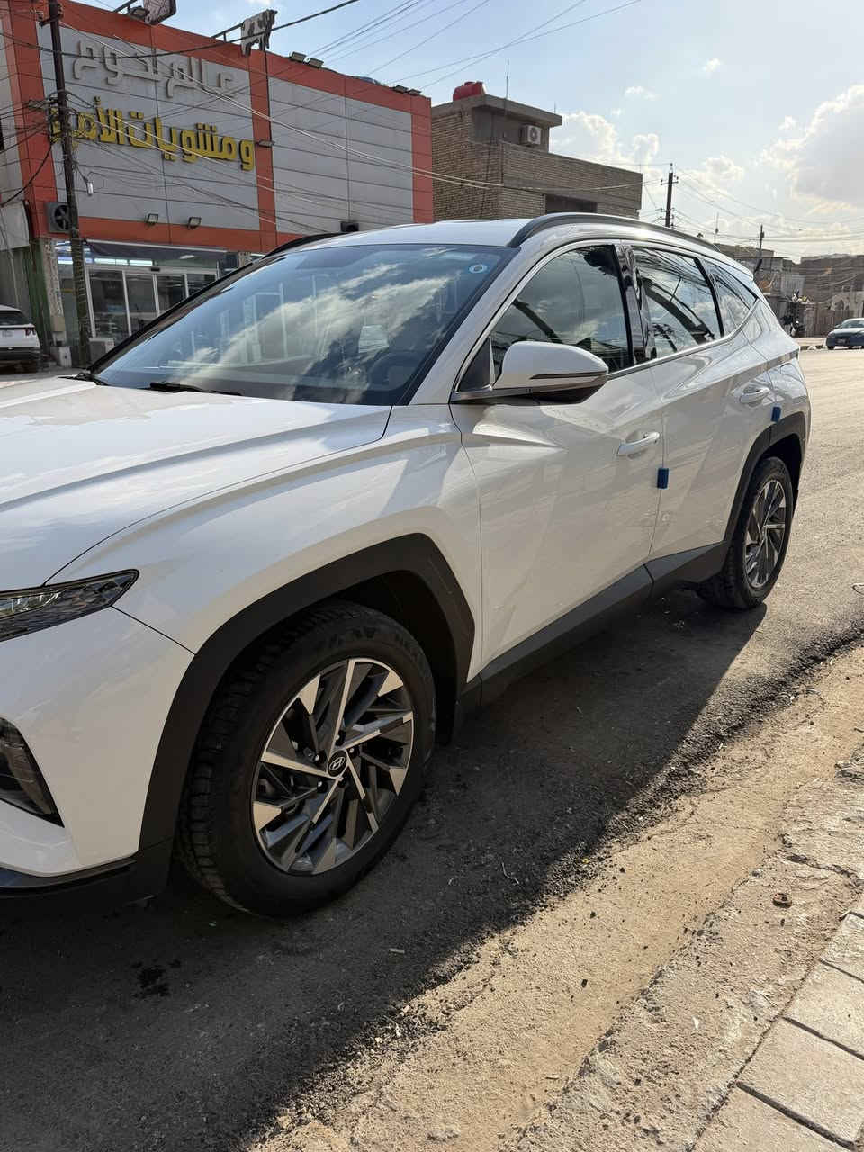 سلام عليكم اخوتي
توسان موديل 2024 فول مواصفات قمارة حديد سيارة مكفولة كفالة عامة سيارة ماشية 44 كيلو 
مكاني بغداد  الرقم ***********
السعر 220 ورقة 
سيارة بسمي تحويل ثاني يوم سونار موجود
