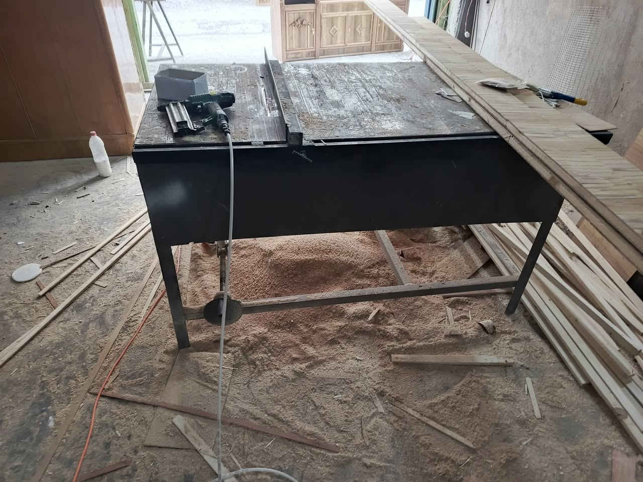 معمل نجاره لبيع مكاني حله القاسم الشراي يتصل ***********
