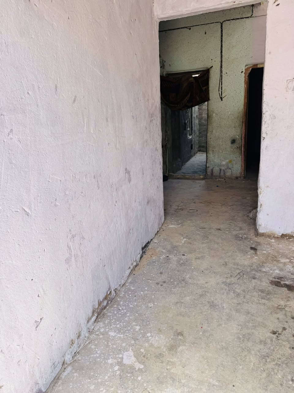 وفر مكتب الحجيمي للعقار بيت 🏠
بيت 100 متر مناسب جدا البيت عوزه شغلات بسيطه صبغ ارضيه 
البيت طابو زراعي سعره مناسب جداً قرار محكمه 
غـــــــرفــتــيـــن صــــالـــه اســـتــقــبــال مــطــبـــخ تـــخــاريـــج 
بناء بلوك سقف عكاده عنوان البيت شارع المطار القديم خلف اسواق الامير منطقته كلش حلوه شوارع عريضه 
سعر البيت فقط 15 مليون 
للاسـتـفـسـار *********** واتــســاب +اتــصـال
