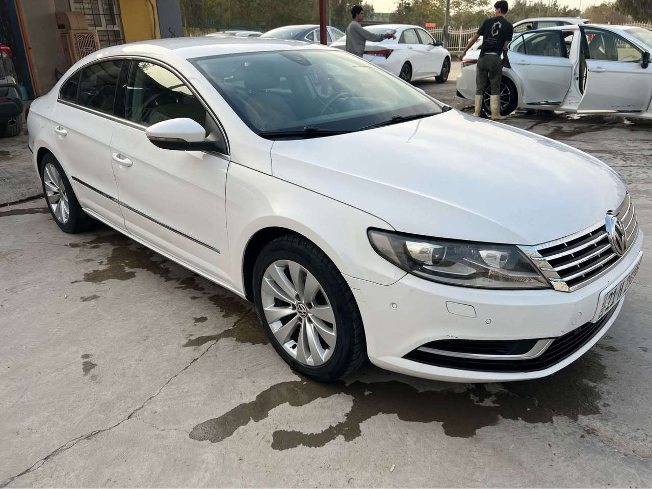 السلام عليكم 
للبيع 
فولكسواغن باسات سي سي خليجي
موديل ٢٠١٣ 
رقم سليمانية الدولي الجديد
باسمي سنوية وهزه جدد

بدون ضرر بدون صبغ بدون ايرباك 
فقط بارد قليل بباب الصدر 

المواصفات 

بصمة 
جام يصعد وينزل بالريموت 
شاشة و سيدي چينچر ٦ اقراص 

حساس امامي خلفي جانبي بشكل رادار يظهر بالشاشة 
تبريد قطعتين 
تحكمات ستيرن 
كروز سرعة 
هاند بريك بصمة 
اوتو هولد
نظام ركن ذاتي اوتو بارك
ويل كب حجم ١٧ بلادي 
كشن كهرباء

جاهزة مابيها نقص 
مسويلهه ادامة كاملة 
عبوة فيت بم جديدة اصلية وفلاتر 
ومي اصلي و مراوح جدد و راديتر جديد 
واتربم و ولف حماوة جديد 

حجم المحرك  اربعة سلندر ٢٠٠٠ توربو

الگير ٦ نمر المرغوب 

السعر ١١٢ ورقة 

العنوان : ديالى - بعقوبة 
للاتصال : *********** بعقوبة, ديالى
