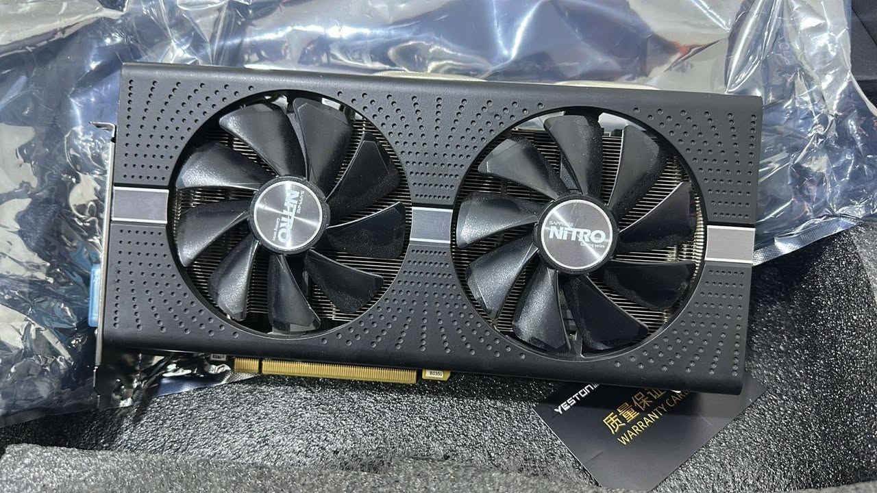 Sapphire Nitro+ RX 590 (8GB) 🚀
​لعشاق الأداء العالي والميزانية الذكية! متوفر الآن كرت الشاشة RX 590 النسخة الأسطورية Nitro+ الزرقاء (أو النسخة الخاصة). هذا الكرت هو النسخة الأسرع والأحدث من الـ 580، وبأداء يتفوق بمراحل!
​لماذا هذا الكرت تحديداً؟
​✅ الأداء: أقوى من الـ 580، يعطيك إطارات (FPS) أكثر في الألعاب الثقيلة.
​✅ الذاكرة: 8GB GDDR5 (مثالية لـ Warzone و Cyberpunk وألعاب 2024).
​✅ التبريد: نظام Sapphire المزدوج (Dual-X) المشهور بقوة التبريد وهدوء الصوت.
​✅ المنافذ: يدعم Dual HDMI (ممتاز لنظارات VR) و Dual DisplayPort.
​✅ الحالة: نظيف جداً وجاهز للعمل الشاق

السعر  110 مع التوصيل


**إذا كنت صاحب هذا الإعلان وتريد حذفه لأي سبب، رجاءا أرسل رسالة إلى الدعم الفني**