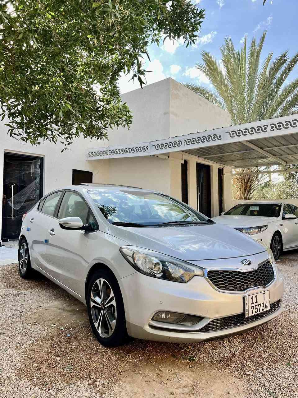 سلام عليكم 
للبيع سيراتو خليجي 
موديل 2016
محرك 1600 دوش 
مكفوله كفاله 
رقم بغداد بااسمي الجديد 
فول مواصفات 
فتحه سلايت 
تبريد قطعتين 
لد امامي خلفي 
مري شفط اشاير بل مري 
شاشه كامره خلفيه 
حساس امامي خلفي 
ويل كب كروم 
سياره جديده حداديه تخم تاير 
السعر 136
مكان السياره سماوه 
للستفسار اتصل 
***********
***********
