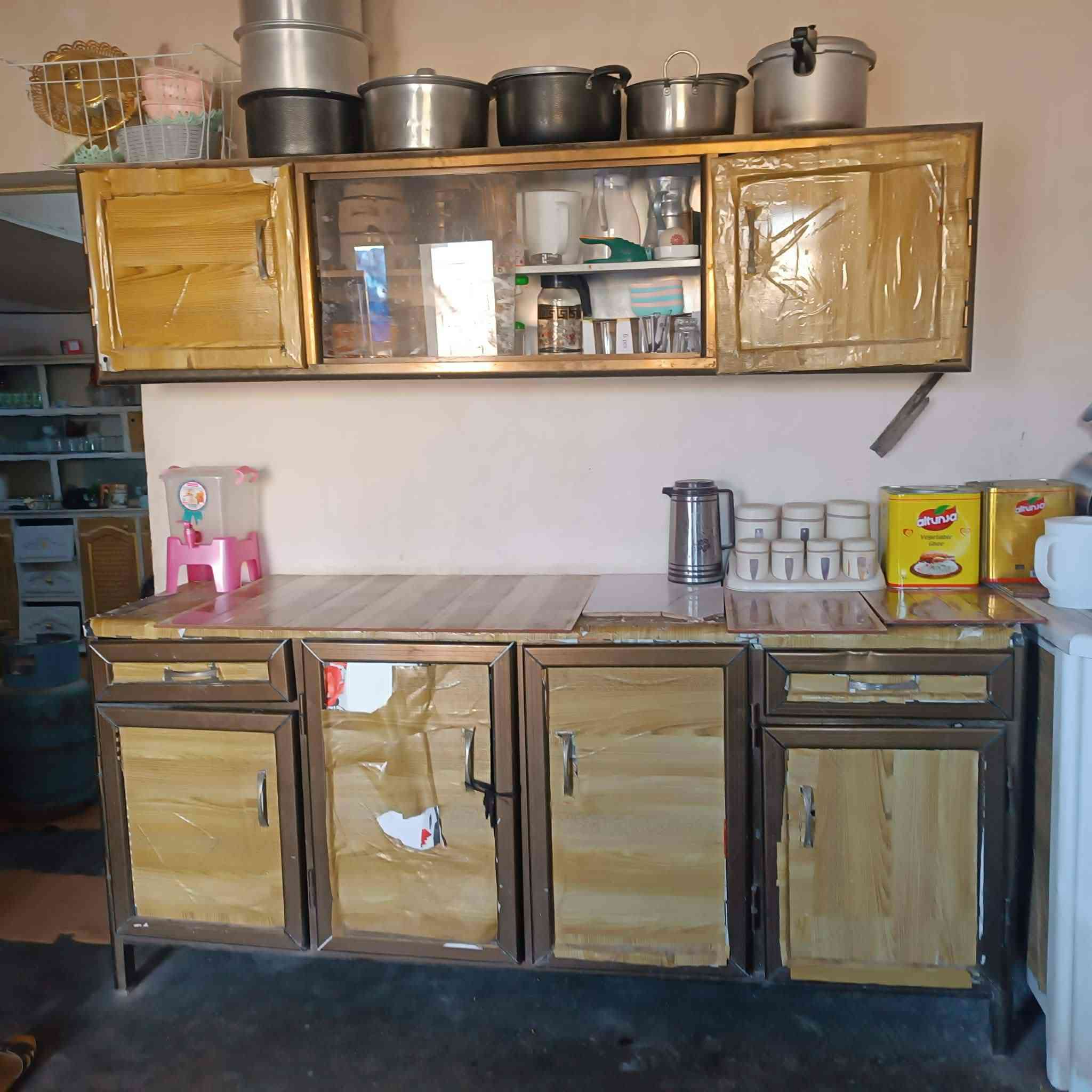 السلام عليكم  غراض بيت للبيع
كاونتر 
طباخ
سنك
السعر على خاص او الاتصال على الرقم
***********
