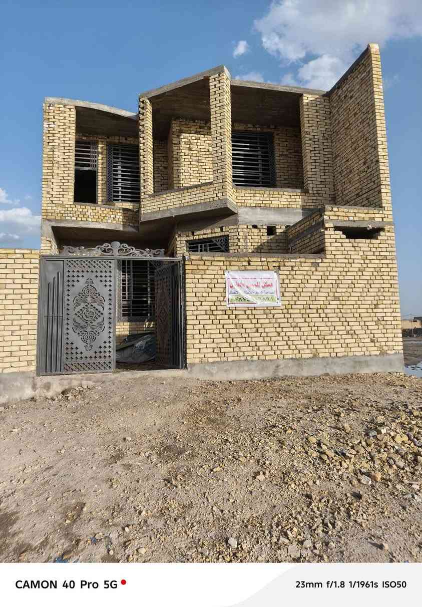 السلام عليكم
هيكل للبيع المساحة 150متر 
مقاطعه27بناء جديد يتكون الطابق الأول 
غرف النوم ثنين وصاله ومطبخ وستقبال وصحيات دخليه وخارجيه 
الطابق الثاني اربع غرف وصاله وصحيات 
رابع بيت عن شارع اربعين قرب المدرسه الصينيه 
الستفسار واتساب ***********
