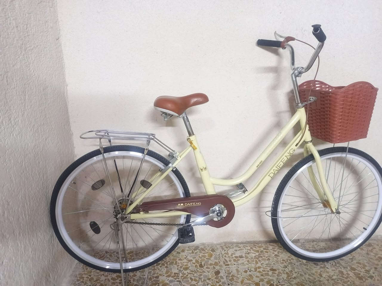 سلام عليكم باسكل بطه للبيع كامل نضيف حجم٢٦ جديد
طلعته حاويه قبل ٢ شهرين يعني جديد بمعنى الكلمه
مكاني كربلاء حي العسكري
السعر ١٠٠ وبيه مجال
هذا رقمي ***********
