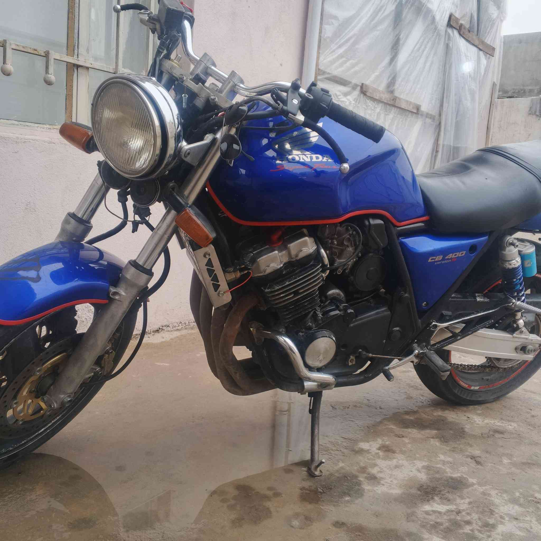 سلام عليكم سيبي 400 جيل اول نضافه كدام العين وكعهربائيات كلها شغال  بس نقص دشبول وأوراق كامله حتى كمركيه مدفوع مكاني كركوك سعر 15$وبي مجال اتصال *********** خابر وتدلل
