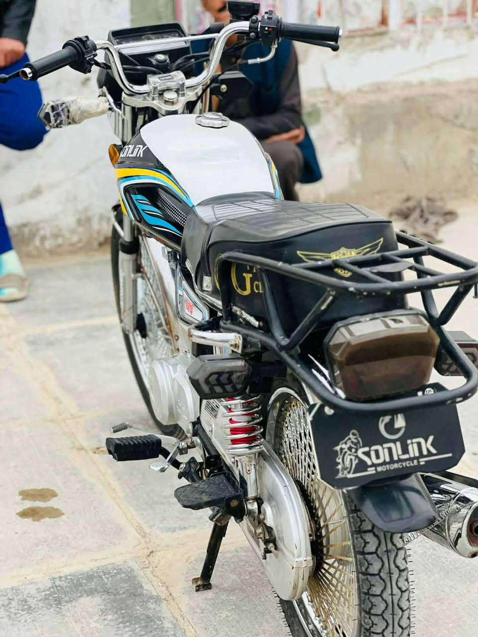 سلام عليكم دراجه تايكر مديل 25 محرك بجيس دراجه خير من الله فقط دشبول نبدل بيه والله الياخذه مخسران. سعر 725 وبيه مجال بصيط بابل ناحيت الشوملي /***********
