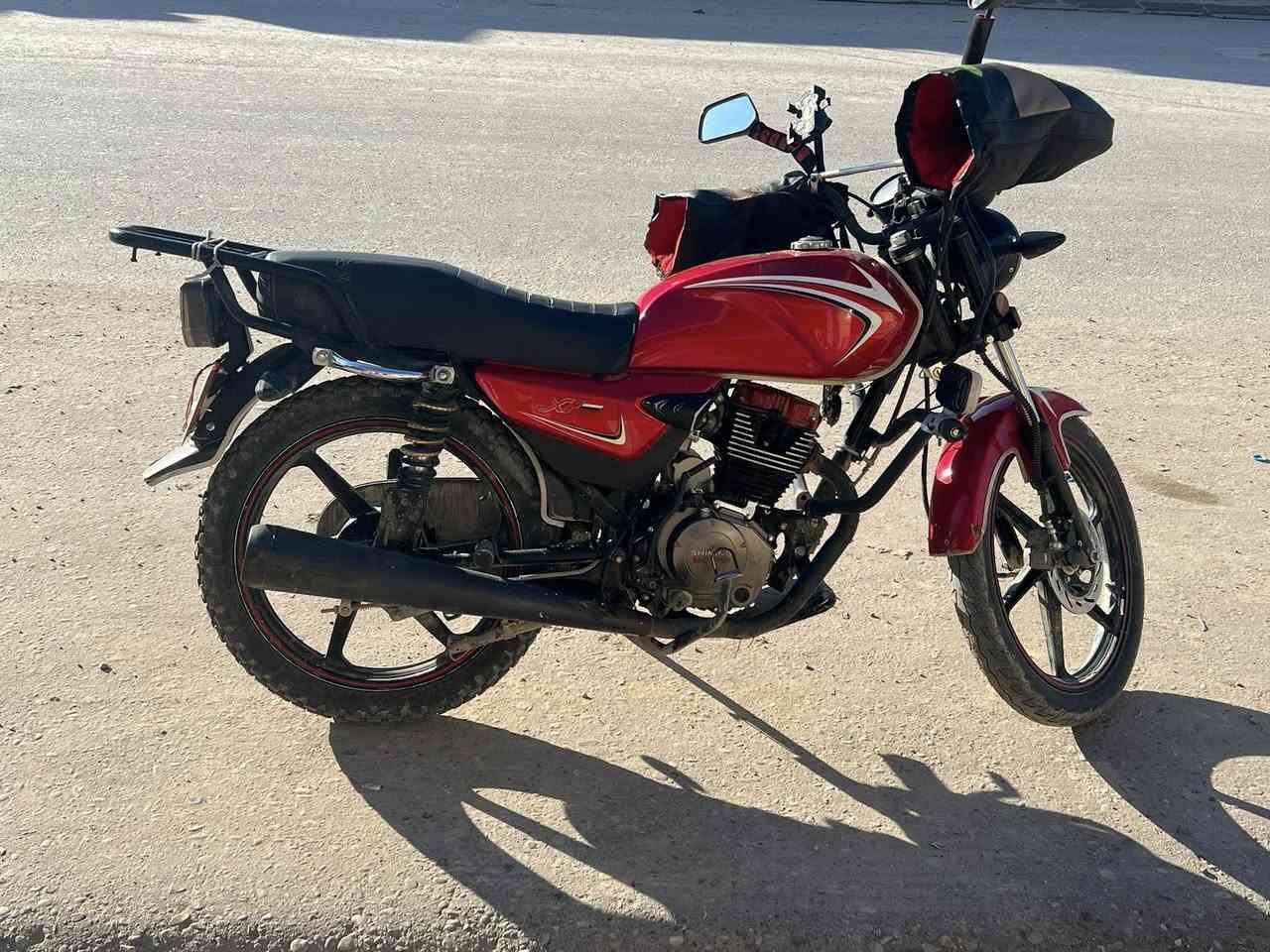 السلام عليكم دراجه شاينك موديل 23 رقم صلاح الدين بسمي سنويه لل 30رقم دولي شوكت متريد تحويل احولك بدون وكاله 
الدراجه شرط ممفتوحه وكلشي شغال بيها. 
سعرها 1500 مليون ونص وبيها مجال. الاستفسار *********** مكاني تكريت الأربعين
