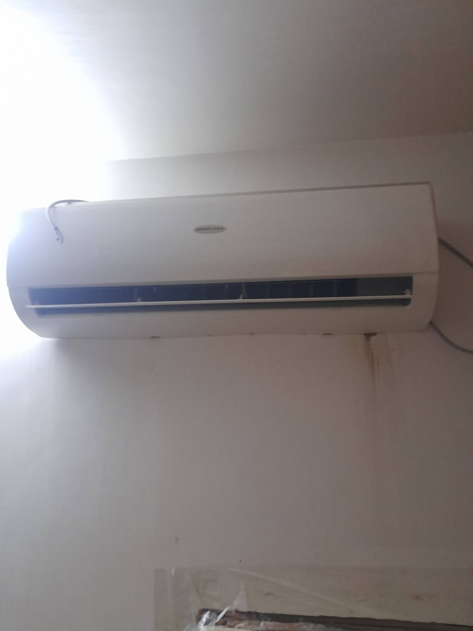 متاح قطعة سبلت طن ونص جنرال جديده السعر ٨٠الف مع قطعه خارجيه غير نوعيه سعره ٢٠٠الف شغاله للاتصال ***********
