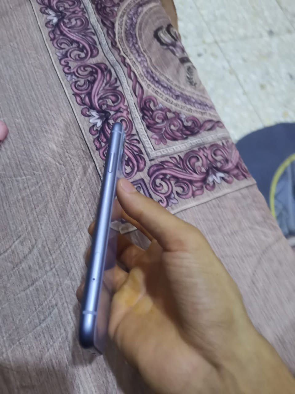 جهاز ايفون للبيع 11عادي شرق اوسط ذاكره128بطاريه 79مكاني بغداد رقم ***********
