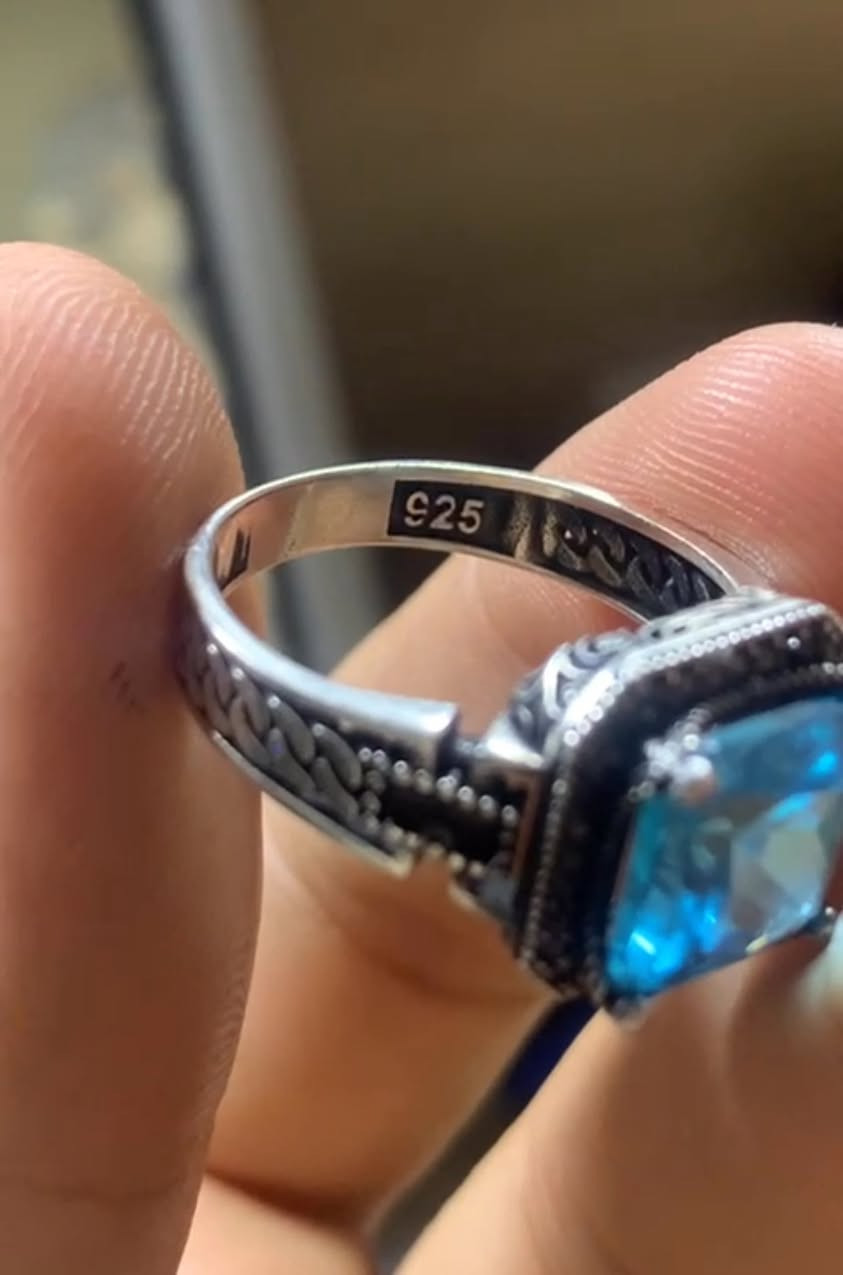 سلام عليكم توباز ازرق فضه 25 للبيع ***********
