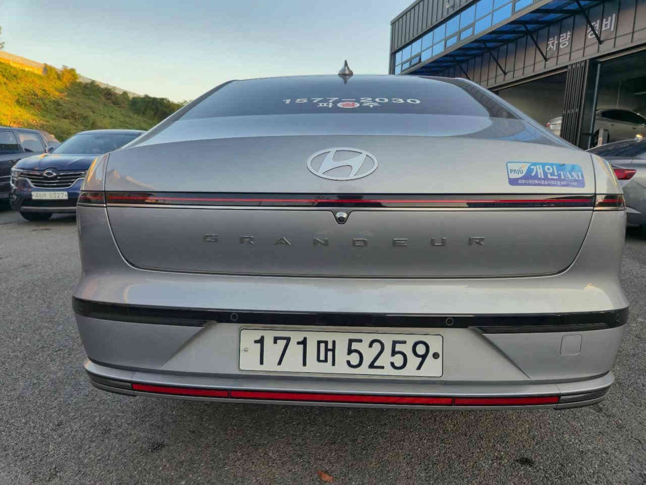 هونداي كراندر موديل ٢٠٢٤
محرك ٦ سلندر غاز مكفوله كفاله عامه
مواصفات
تبريد شاشه
كشنين كهرباء تدفئه تبريد ومساج
جنطه كهرباء
خزن ميموري
ستيرن كهرباء
رادارات أمامي وجانبي وخلفي
قياده ذاتية
مانع انزلاق
درايف مود خمس وضعيات للقياده
حساس أمامي
لايت زنوز
الكشنات الخلفيه تدفئه
شاشه كبيره
هند بريك بصمه
شحن لاسلكي
مده وصول السياره خلال ١٠ أيام ان شاء اللة
السعره 195 للميناء بدون كمرك تدخل بكتاب شهداء للي عنده كتاب
الاستفسار  ***********
