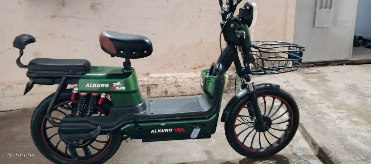 السلام عليكم ماطور شحن للبيع حجم 20
فول ومكفول ...
شغال ..
بطاريات دبل عدد 4
فول مواصفات..
تحكمات ستيرن..
إشاير جانبية وخلفية..
بريك أمامي وخلفي بنزات
العنوان./ موصل / جانب الايمن 
السعر..290.وبي مجال 
***********
