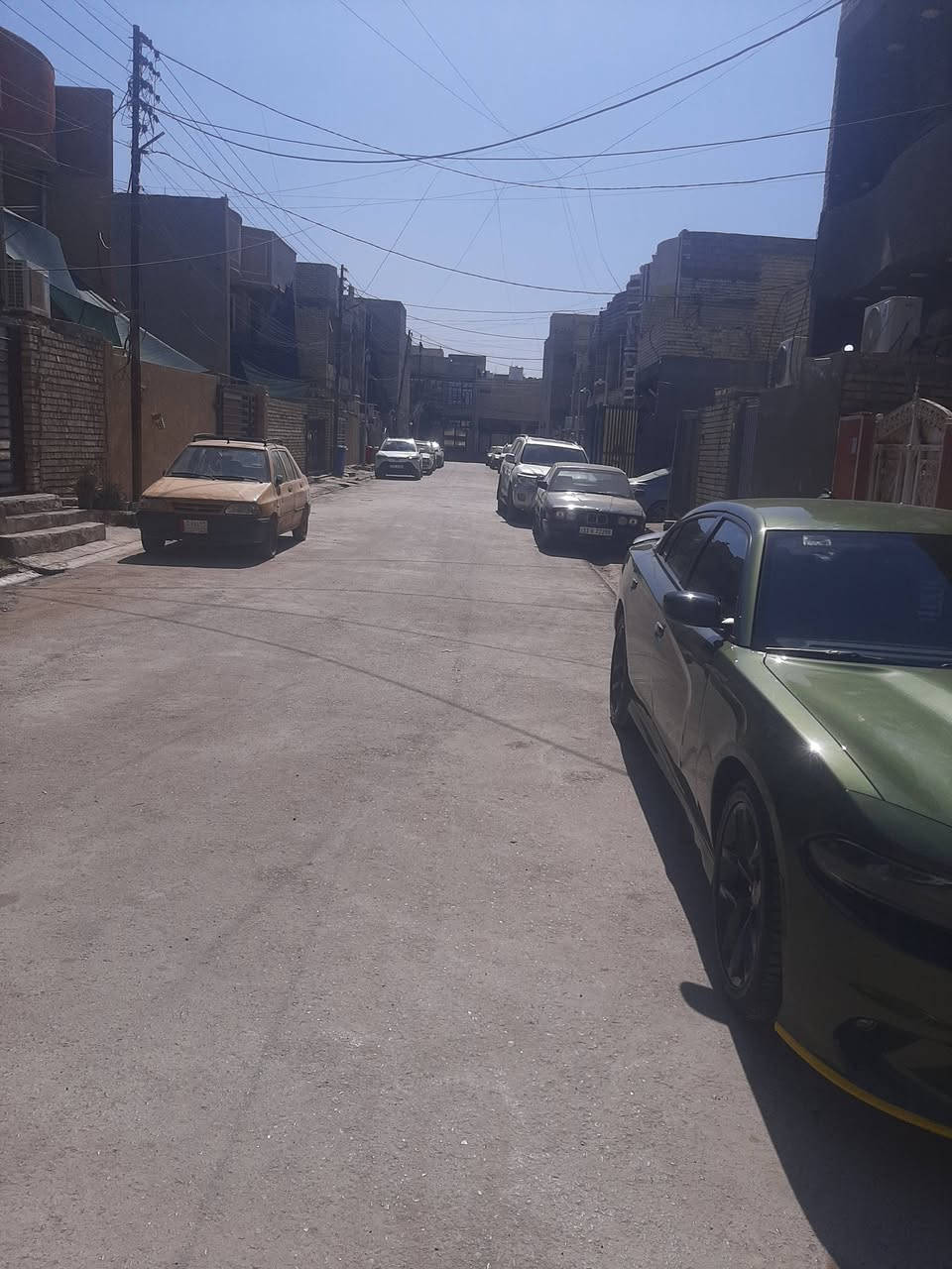 قطعة أرض ١٠٠متر للبيع رفت مجاري ماء سياج خلفي وباب خارجي مع القمرية شارع كامل الخدمات سريدات الجديدةمربع الثاني قرب ماركت الشام للتواصل اتصال على رقم واتساب ***********
