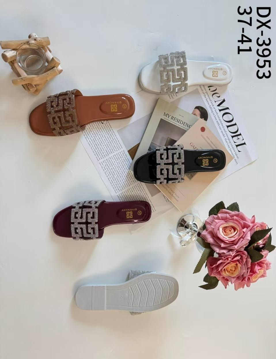 يسعد صباحكم بالخير زبائنا الكرام ورمضان مبارك عليكم 
كل ماهو جديد ومميز تجدونه لدى احذيه وحقائب علاء 
انواع السلبرات الفلات موديلات واحد احلى من الثاني
للحجز مراسله البيج او واتساب ***********
توجد خدمه توصيل داخل القضاء وجميع محافظات العراق 
السعر 10 فقط
