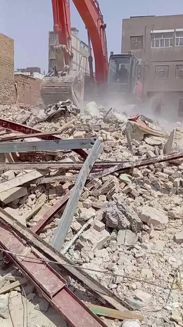 السلام عليكم نعمل بالتفليش البيوت القديمه في النجف للاستفسار على هذا الرقم ***********
