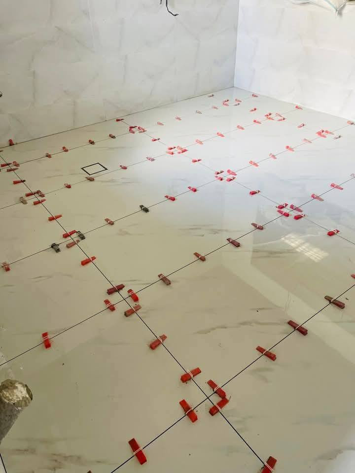 سلام عليكم خلفة سيراميك رضي جدران شغل نضيف ستلام مهندس ***********
