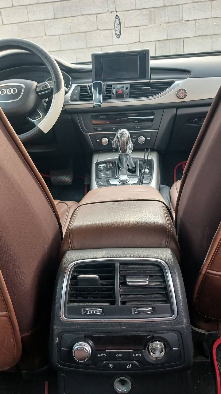 اودي ( Audi) ٢٠١٦ /  A6خليجي بسمي
٣ قطع صبغ بدون ظرر جاهزة ميكانيك وكهربائيات
مكينة ٢٠٠٠  تيربو 
٤  انظمة قيادة مع نظام اقتصادي للبانزين  eco
ماشية ١٨٢ الف 
بسمي سنوية جديدة 
دوشمة جديدة وكاعيات اجدد
تخم تاير الماني الاصلي
للاستفسار  ***********
الشراي يتصل خاص غير موجود
