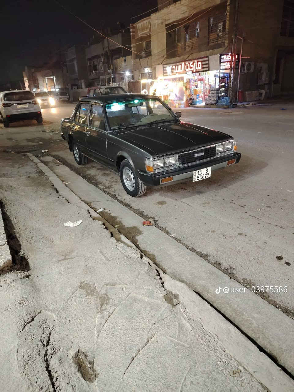 سلام عليكم شباب /سيارة كرونه بلاديه دكه جاكوج مابيها الله شاهد ورقيب وتبريد شغال وسياره بلاديه من الطول للطول بس مصبوغه لان جرد بيها صندوك والقماره وصبغناها وحته مكينتها بعدها عل بلاد حته هورنها بلادي تخم تاير جديد والسياره مامعمره بلاديه وبل حقيقة بعد أحله / وهذا رقم راعيها / *********** / والسياره مكانها البياع تقاطع درويش
