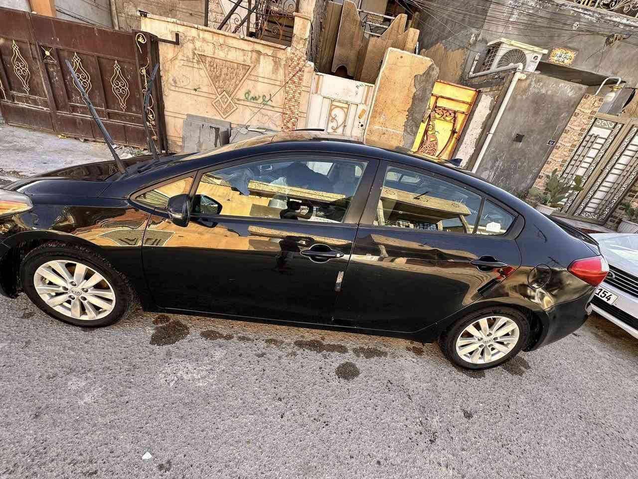 سلام عليكم كيا فورتي 2015 امريكي 
داخليه كلين 
حادثها جاملغ خلفي مبدل وباب صبغ
ماشيه 119
كير ومكينة خير من الله
السياره بيهه طخات يرادلها شويه صرف
عارضها ب 100وبيهه مجال 
مكانها بغداد الدوره 
رقمي ***********
