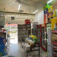 مارکێت بۆ فرۆشتن  لە شوێنێکی زۆر باشە لەسەر جادەی ڕەیسی فرۆشی زۆر باشە...