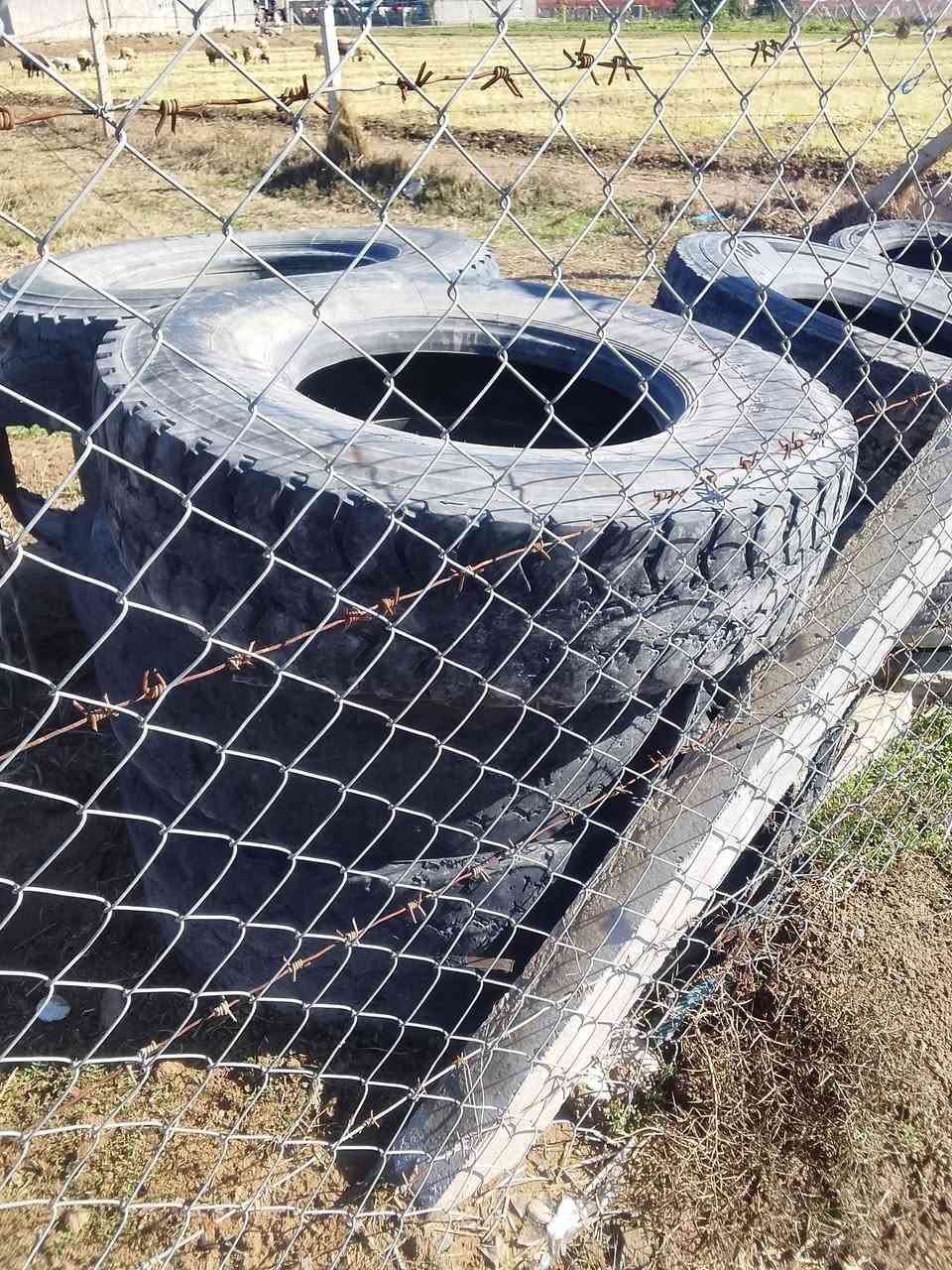 يوجد تايرات مال بستان للبيع***********
