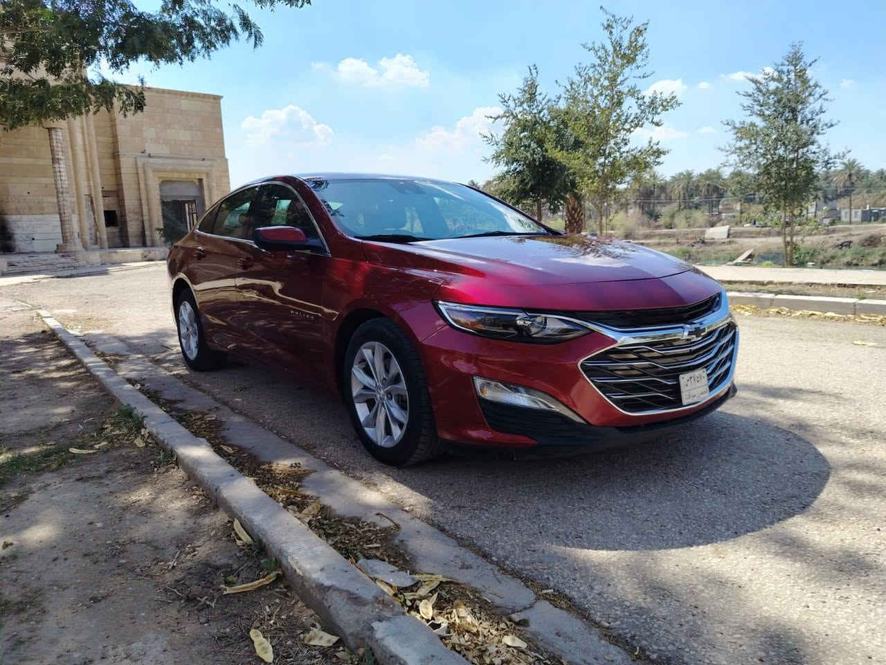 السلام عليكم
* للبيع ماليبو 2025 احمر 
* الفئه LT السيارة جديدة ونظيفة ماشية ٥٩ الف كيلو 
^المواصفات :

داخل مخمل اسود 
* شاشه + كاميرا دواره 
* نظام ECO + نظام auto stop
* لايتات عادي مع كشافات دعاميه LED
* بصمه ابواب مع بصمه جنطه مع تشغيل عن بعد
*تحكم فول كهرباء لكرسي السائق 
*سستم صوت وتبريد قطعتين 
* تحكم ستيرن جهتين بلوتوث وحاكيه وكروس سرعه 
شاشه كبيره نظام واي فاي ونظام خرائط وتحديد مسار
* نظام ABS مانع انزلاق 
* حساسات خلفية
* السيارة شهداء بابل
* ضررها  جاملغ يمنه وبنيد بدون دواخل
 السعر 128 
للاستفسار *********** ومكان السيارة بابل مسيب سده الهنديه
