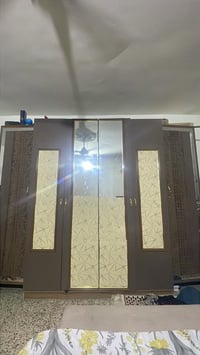 غرفة نوم • مستعملة • ٦ أبواب