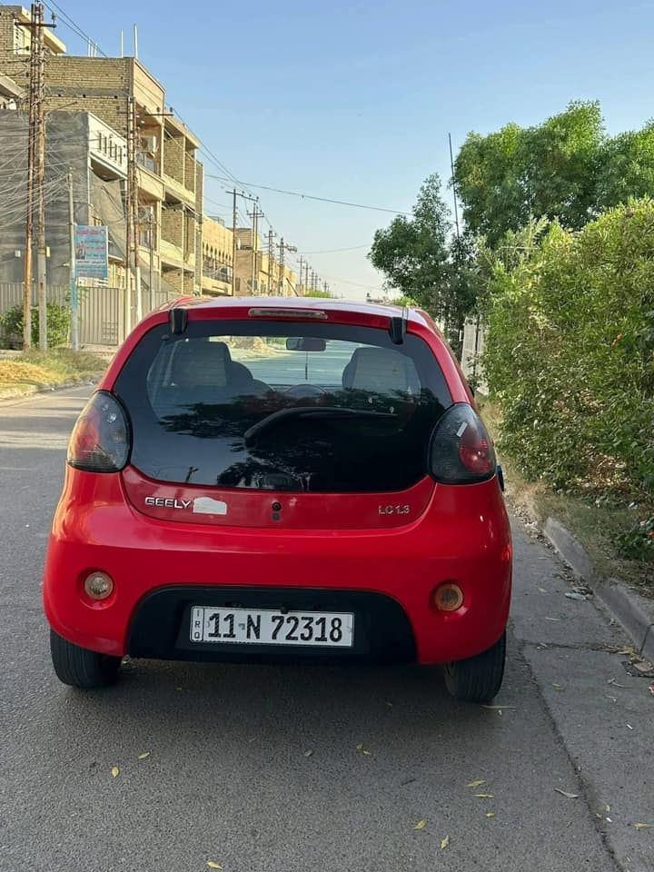 جيلي باندا 2013 السياره نظيفة ومكفولة كير ومكينة ومتعمره بيها نقص غاز تبريد و صدرها شويه تعبان السياره ماشية 95 الف ومابيها اي نقص  مكانها بغداد حي تونس ***********
