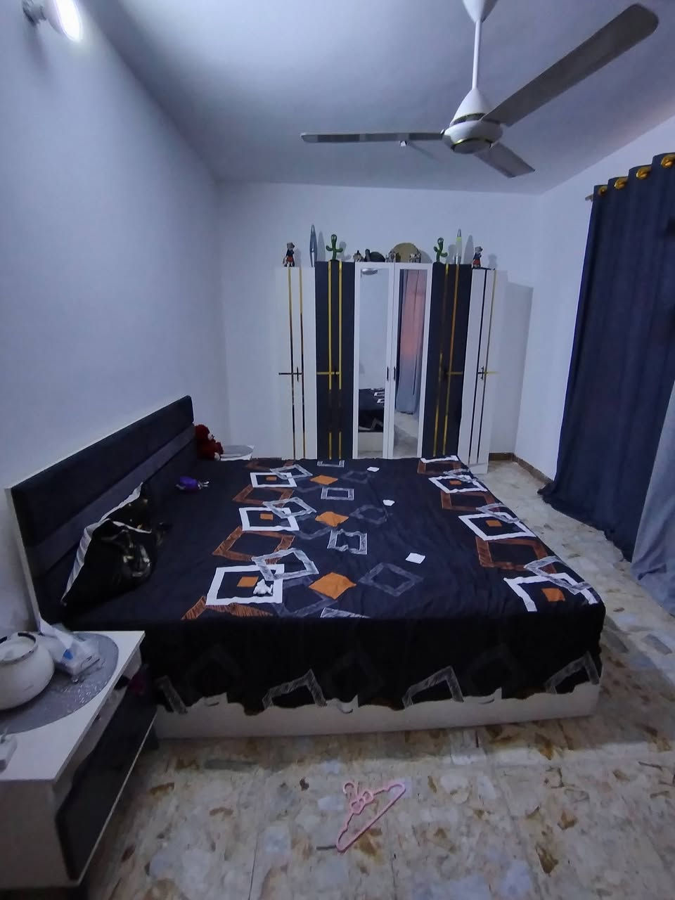 أغراض مستعملة للبيع
كاونتر جديد
غرفة نوم جديد 
جرابي أطفال
الاتصال على الرقم ***********
