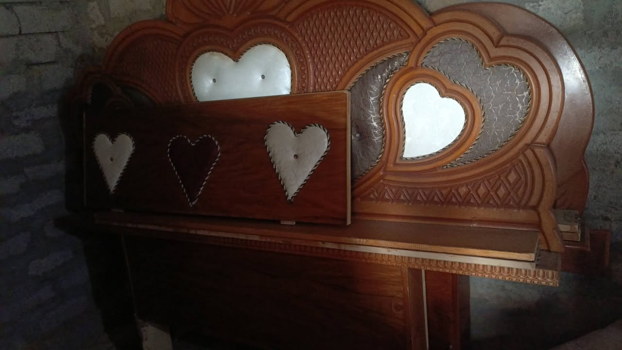 تخوت ثنين واحد خشب ثكيل ونضافه وسط ولاخ خشب عادية ونضيف جديد بدون كميدون ثنينهم مال تثبيت جوانب موجود سعر ١٣٠


**إذا كنت صاحب هذا الإعلان وتريد حذفه لأي سبب، رجاءا أرسل رسالة إلى الدعم الفني**