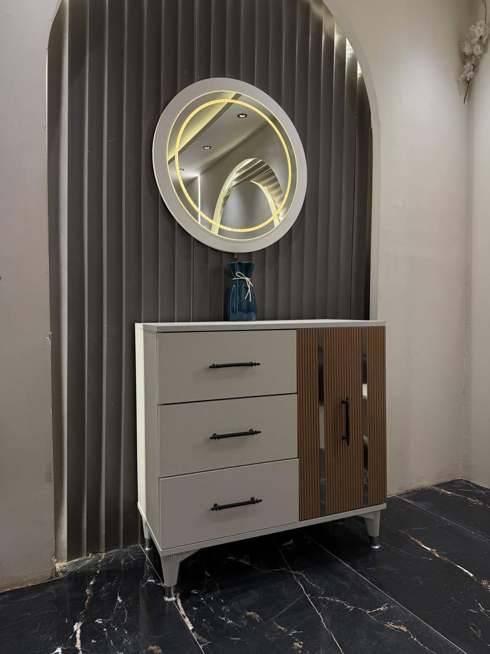 أهلا وسهلا 
غرفة نوم تركية جديدة أصلي 

 متوفر خدمة شد ونقل 
توصيل مجاني مركز بغداد 
أطراف 25
محافظات 75
للاستفسار والحجز الرجاء إرسال صورة الموديل عبر واتساب ***********
wa.me/+9647876803970
