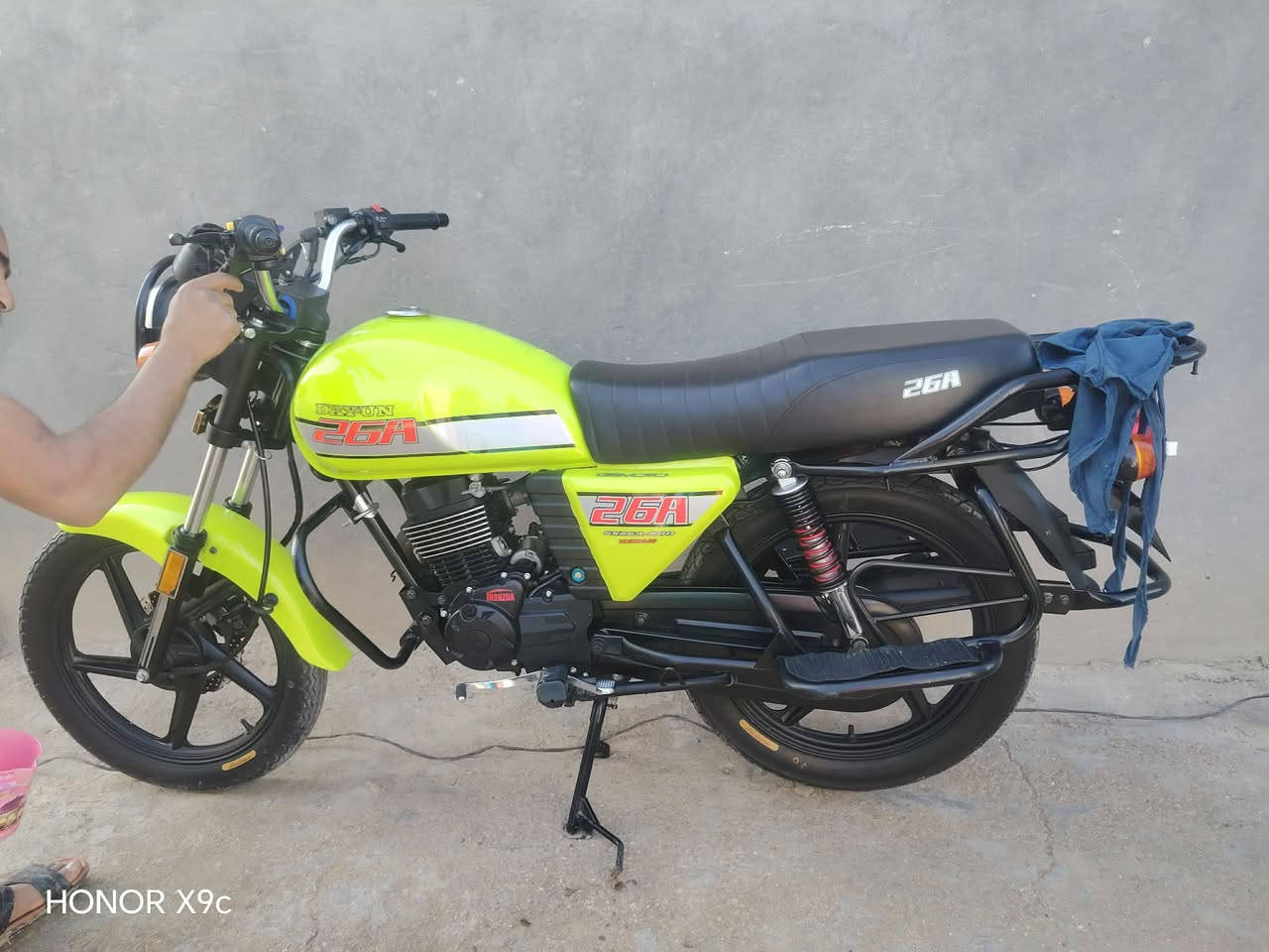 السلام عليكم دايون للبيع موديل 25كفالة عامه بعده بحالت لوكاله شوفت عينك اوراق سكنر 
مكاني الحمزه الغربي شراي بيك خير ودلل تعامل لاتعبني ولاتعبك رجائن ***********
سعر 1450وبيه مجال
