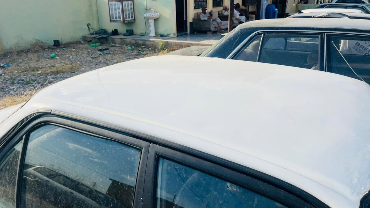 كورلا موديل ١٩٩٢ بيها مكانات صبغ سياره جاهزة طالب عليها ٤٠ و بيها مجال  السياره يسار اصلي  رقم اجنبي ***********
