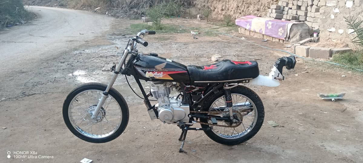 يا الله سلام عليكم دراجة نامة موديل 2025 بعدهة بكريزهة برغي ما مفتوح بيهة الدراجة خير من الله كلك كلك السعر خاص  هاذ رقمي  ***********
