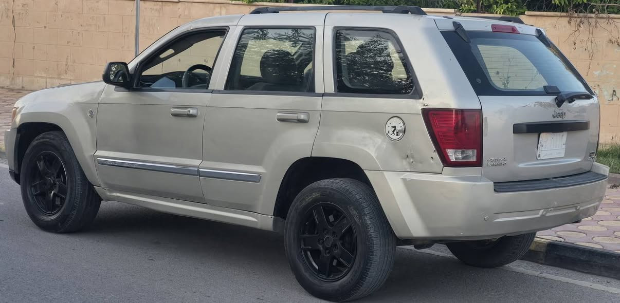 تحية طيبة
جيب لاريدو موديل 20007

رقم بغداد دولي باقي بس استلام الرقام 

محرك 8 اسرندر هيمي محرك بي بطل يجاجك 

تخم تاير جديد صدر جديد دواخل نظيفة 

مكفولة من الظربة بيها صبغ مكانات ابيع احزام 

تبريد عوزه بس صوندة بيع امراوس حسب القناعه

كهربايات جاهزة شاشه لمس 5 راكب 

السعر المطلوب 75وبيها مجال بسيط 

مكان السيارة بلكوت مركز مدينة 

الاستفسار اكثر الاتصال على الرقام التالية 

***********/***********/
