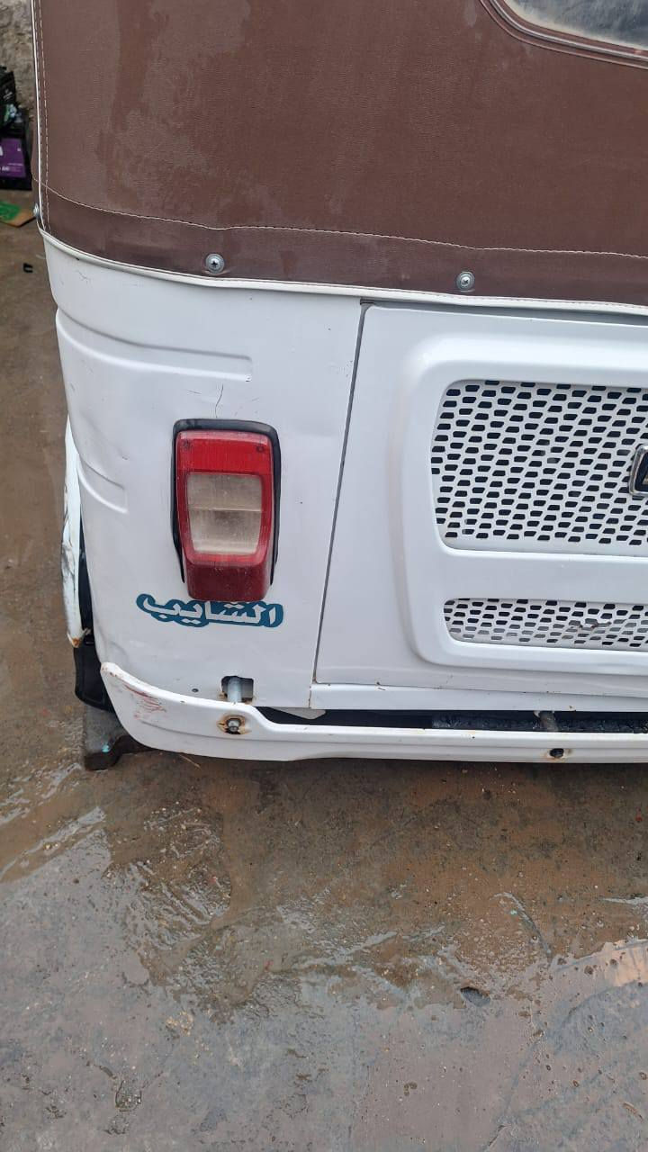 تكتك لبيع ٢٢ اوراق مكان كوت مكينه مكفوله عام من فتح برغي وكشره مكفول عام بيه يم تكمه بس وباغي مكفول وشوفت عينك باغي 
اوراقه نقص بيه ورقه 
مكان كوت سعره 
٥ مليون 
***********
مكلف بل نشر
