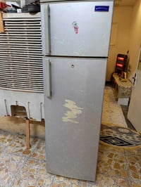 متاح ثلاجه وسط نوع كونكورد لبناني ،ما بيه اي  ضرر شغاله .ومكنسه كهربائ...