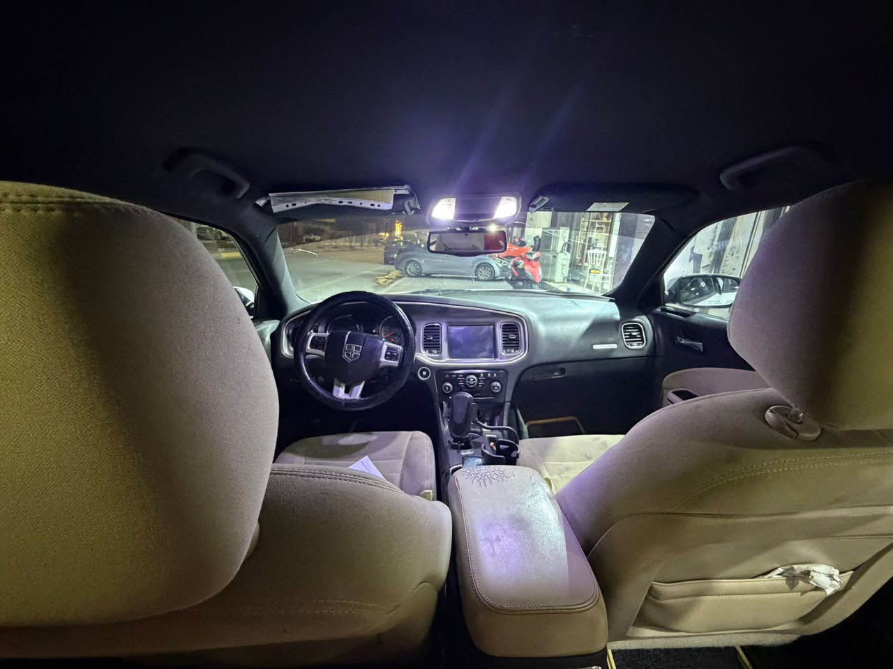 جارجر ٢٠١٤ خليجي بيهة التكمة متعورة وع وضعهة 
وصبغ  بسيط او تكحيل كد اصابع 
شاشة جبيرة وحساس وكامرة خلفية 
دواخل بيجي
بصرة باسمي 
العنوان البصرة المعقل
السعر قفل ١٤٥

+964 776 451 5551 البصرة, العراق
