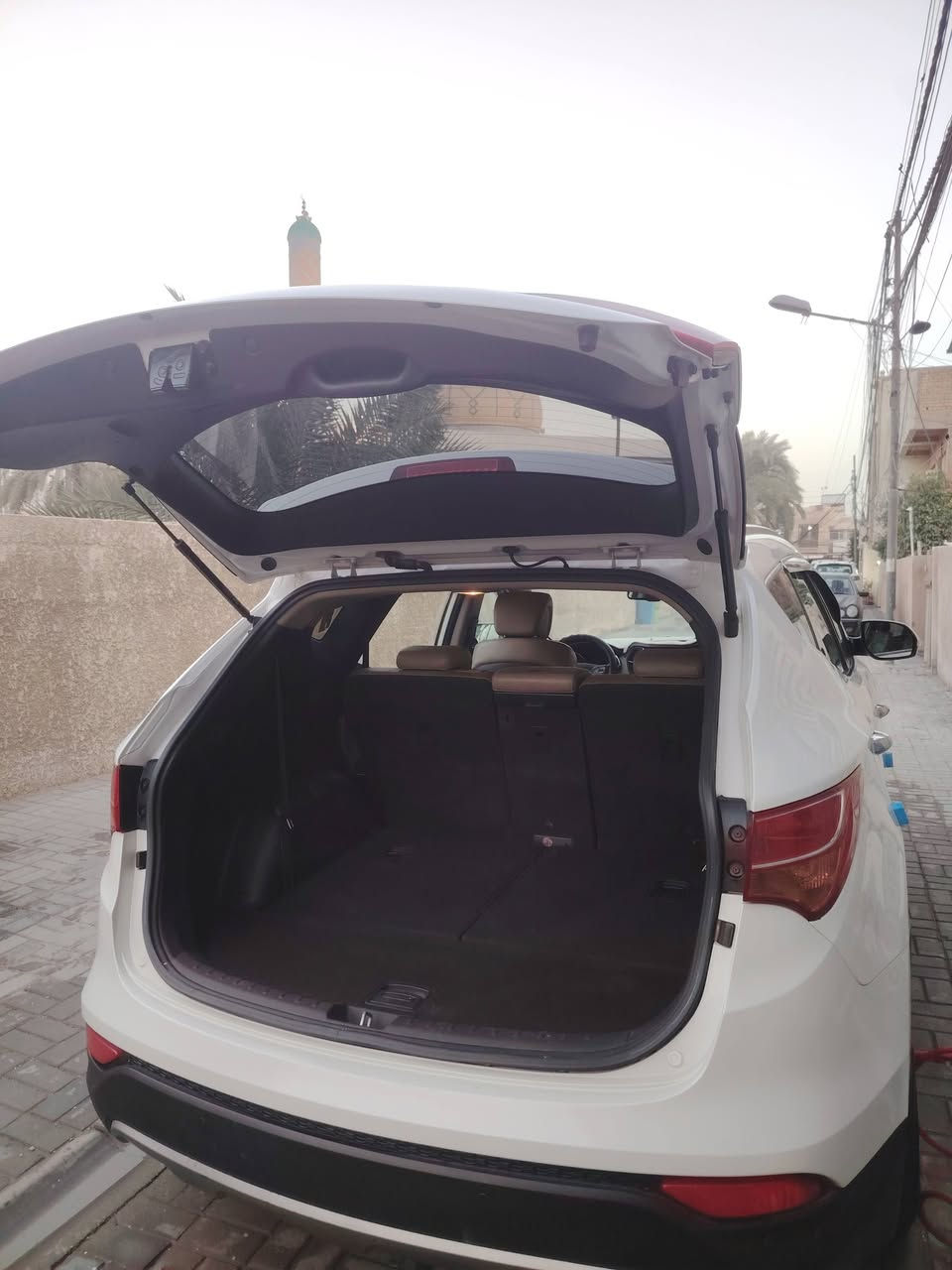 السلام عليكم
سنتافي موديل 2014  خليجي بدون حادث …  7 راكب… بانورما ....محرك دوش  4  سلندر مفتوح الكيس ....  ماشيه 103 ... نظام ايكو...  تحديد سرعه... مري شفط… كشنات جلد … تبريد 3 قطع… وشرط الفحص والسونار…  رقم بغداد مشروع وطني باسمي بشرط تحويل ثاني يوم … وجاهزه مبيها اي نقص ع البلاد
السعر 170 ورقة وبيها مجال 
مكاني بغداد حي الجهاد 
*********** 
متواجد واتساب وخاص
