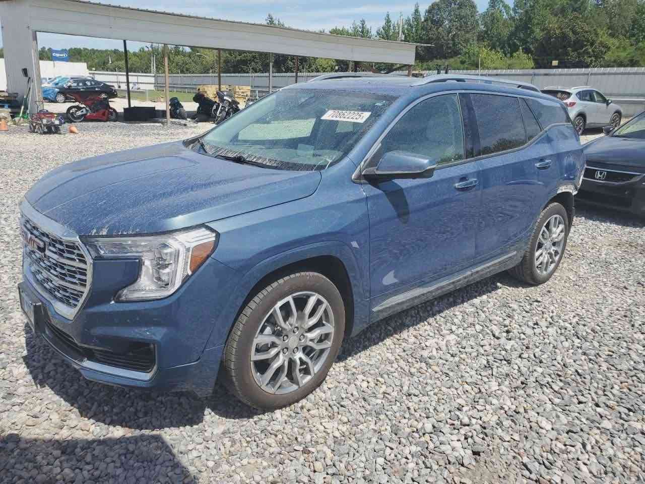 السلام عليكم ورحمة الله وبركاته 
جيمس تيرين دينالي 2024 (GMC Terrain Denali) وارد أمريكي 
 * **الفئة:Denali (فول مواصفات، أعلى فئة).
 * **الموديل:2024.
 * **العداد: 99 كيلومتر قابل للزيادة 
 * **المحرك: 1.5L تيربو / دفع رباعي مستمر (AWD).
 * **الرقم:** مرقمة أربيل 
 * **اللون: نيللي مميز
 * **المواصفات:بصمة، شاشة وكاميرا، كراسي جلد بيج (تدفئة وتبريد)، رادارات كاملة، صندوق كهربائي (جك).
 **الضرر: حادث خلفي فقط (تصليح درجة أولى نظيف جداً)، ايرباك سليم، دواخل وشواصي أمامية بشرط الفحص 100%. صور الحادث مرفقه 
**السعر المطلوب: 215 ورقة ($21,500) قابل للتفاوض 
**مكان التواجد: محافظة ميسان 
**للتواصل واتساب ***********
